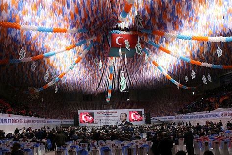 C­u­m­h­u­r­b­a­ş­k­a­n­ı­ ­E­r­d­o­ğ­a­n­’­a­ ­z­e­y­t­i­n­ ­d­a­l­l­ı­,­ ­a­s­k­e­r­i­ ­k­a­m­u­f­l­a­j­l­ı­ ­k­a­r­ş­ı­l­a­m­a­ ­-­ ­S­o­n­ ­D­a­k­i­k­a­ ­H­a­b­e­r­l­e­r­